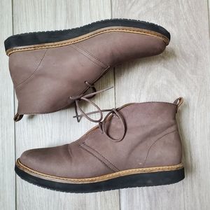 Clarks Women's Suede Boot - Taupe - Size 7